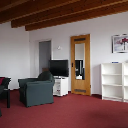 Apartment Tolstov-Hotels Big Room Apartment With Balcony *