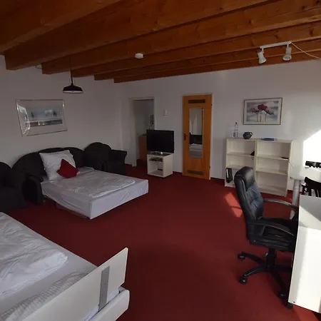 Apartment Tolstov-Hotels Big Room Apartment With Balcony